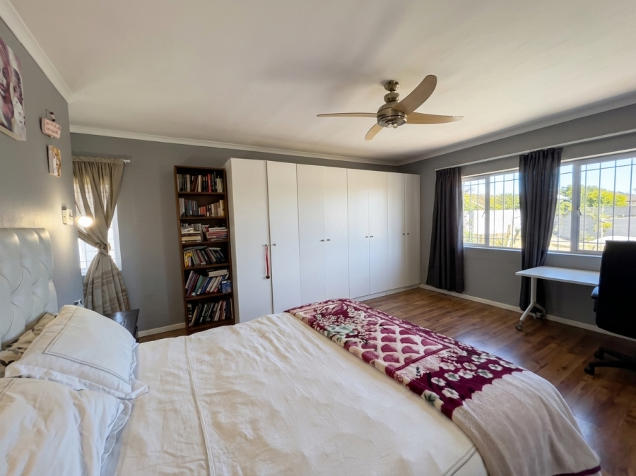 To Let 3 Bedroom Property for Rent in Bothasig Western Cape